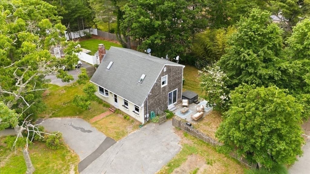 Single Family Residence at 70 Quinaquisset Ave, Mashpee MA 02649, photo 5 of 42