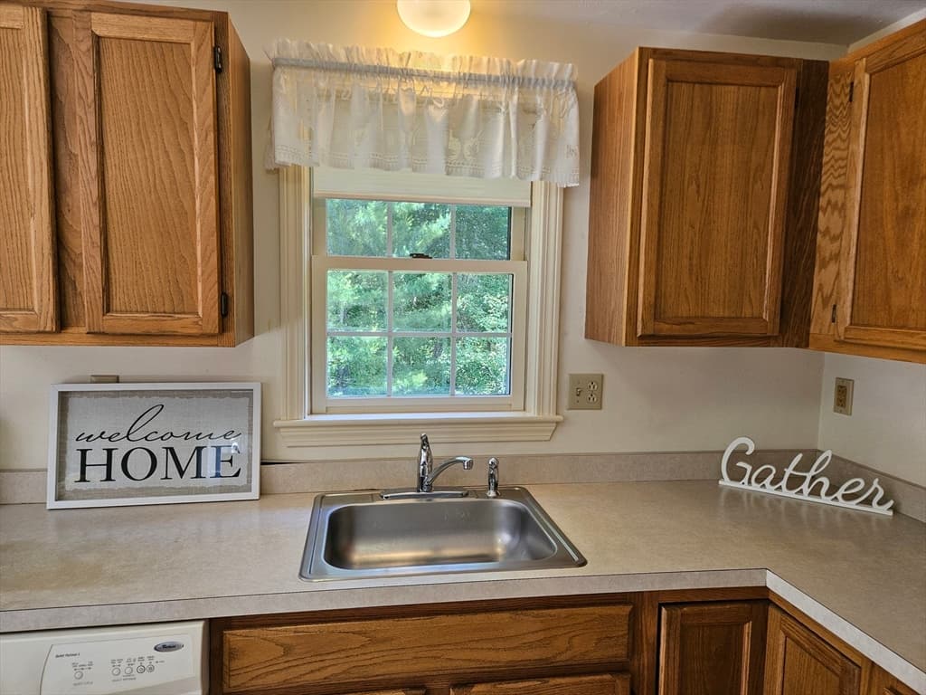 Single Family Residence at 4 Ryder Cir, Sandwich MA 02563, Sandwich, photo 13 of 40