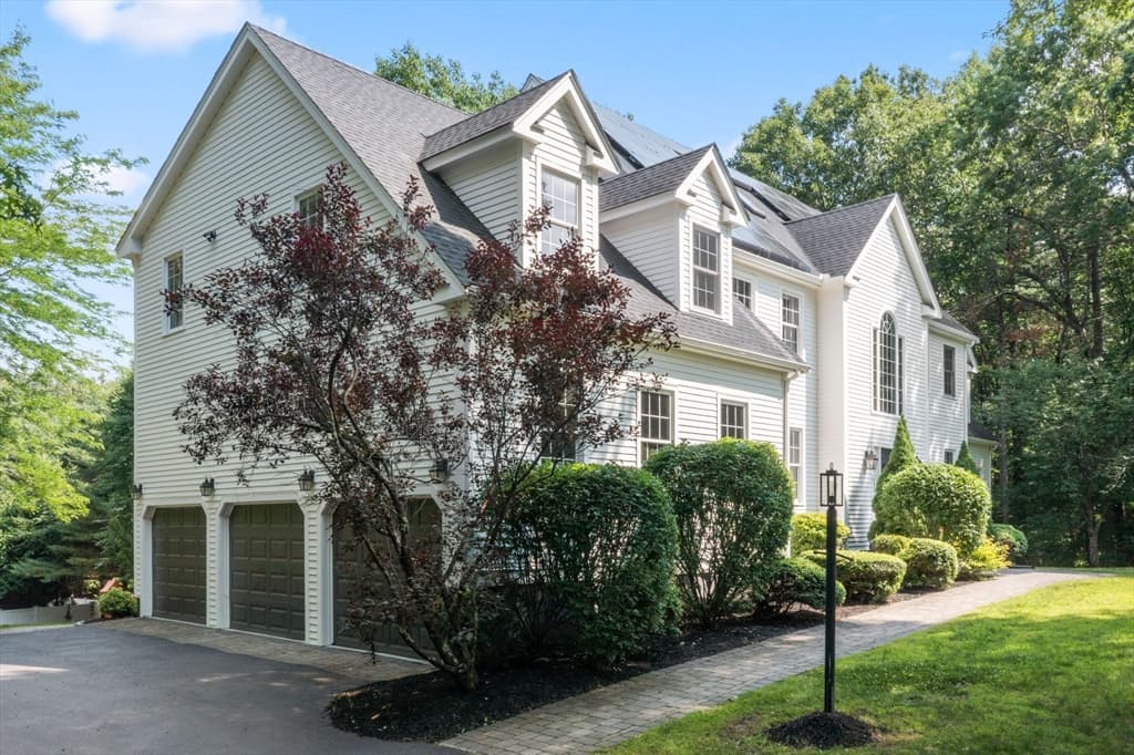 23 Falcon Ridge Dr, Hopkinton MA 01748 photo 2