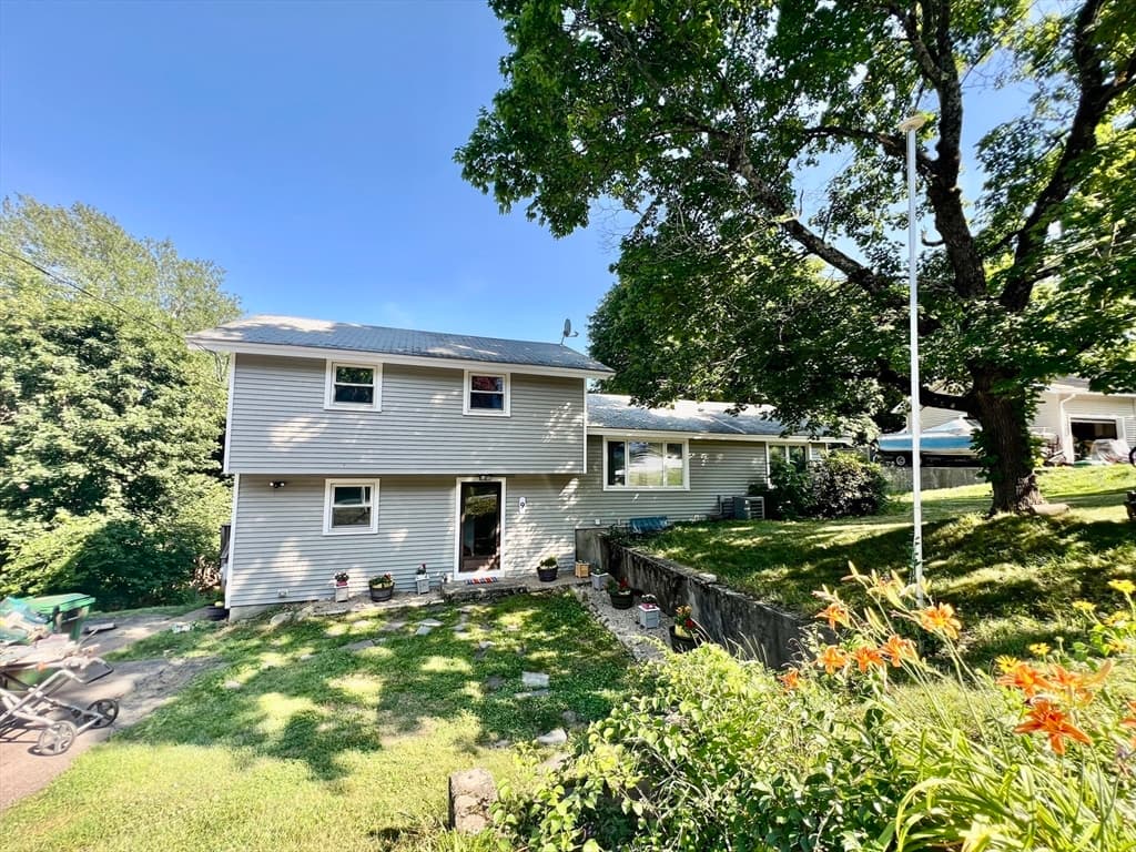 9 Champlain Dr., Hudson MA 01749 photo 3