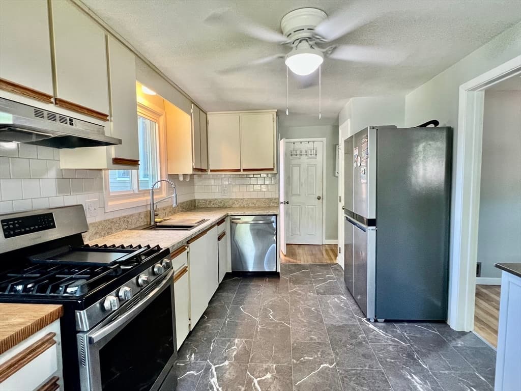 9 Champlain Dr., Hudson MA 01749 photo 8