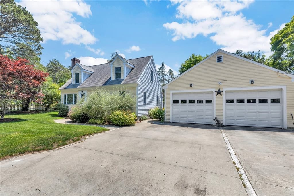 1 Thorwald Dr, Dennis MA 02660