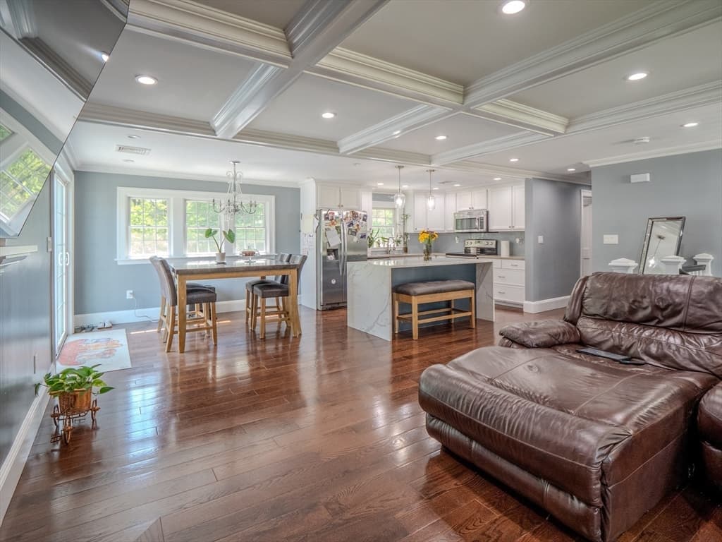 159 Mishawum Rd, Woburn MA 01801 photo 6