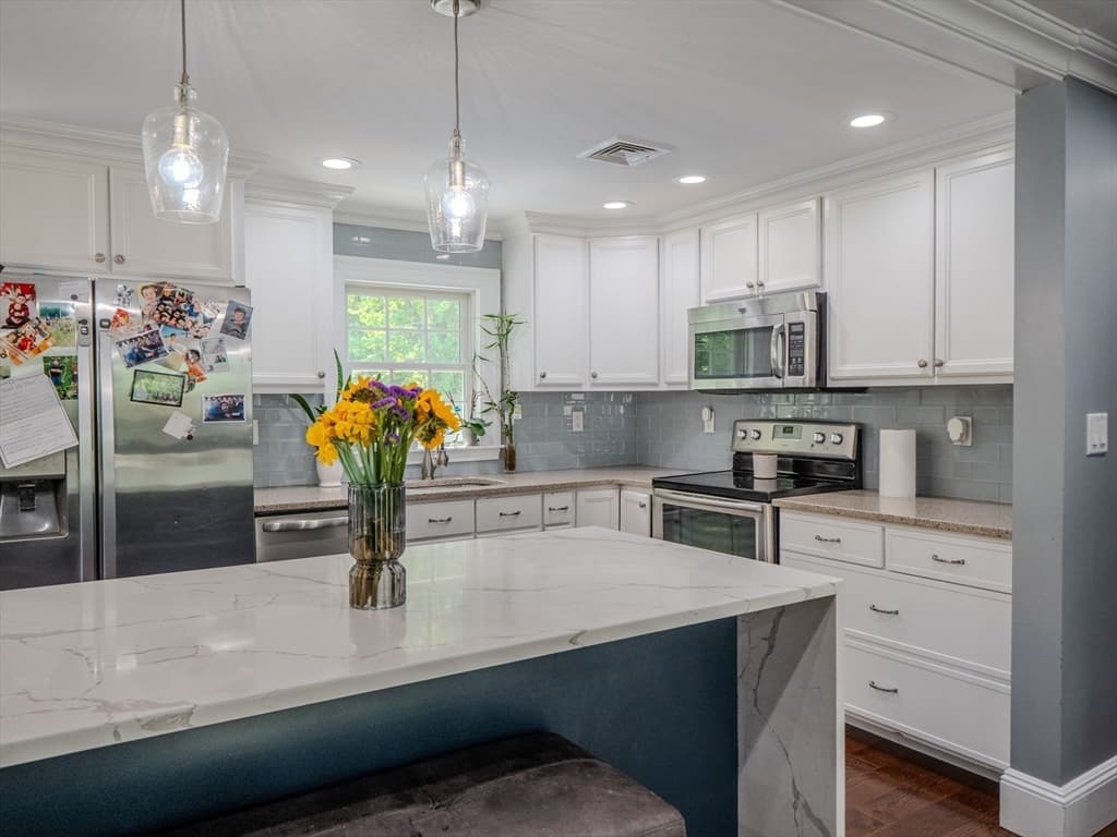 159 Mishawum Rd, Woburn MA 01801 photo 4
