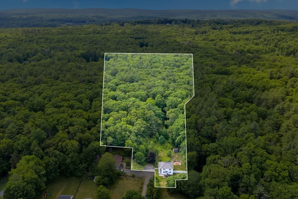 Single Family Residence at 6 Belanger Ave, Sturbridge MA 01566, Sturbridge, photo 3 of 37
