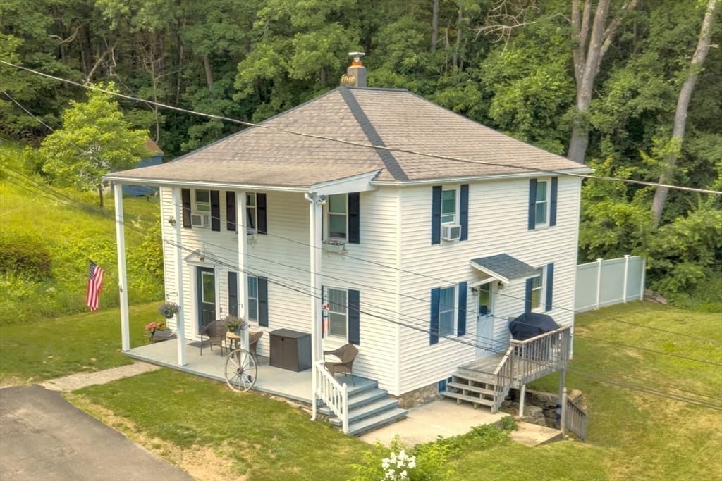 6 Belanger Ave, Sturbridge MA 01566