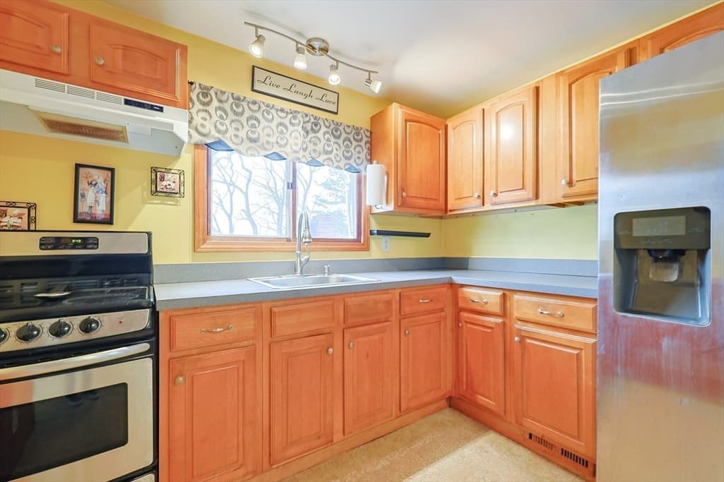 Single Family Residence at 20 Litchfield Ave, Norfolk MA 02056, Norfolk, photo 6 of 33