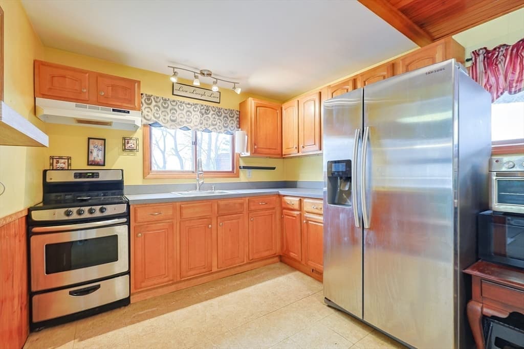 Single Family Residence at 20 Litchfield Ave, Norfolk MA 02056, Norfolk, photo 7 of 33