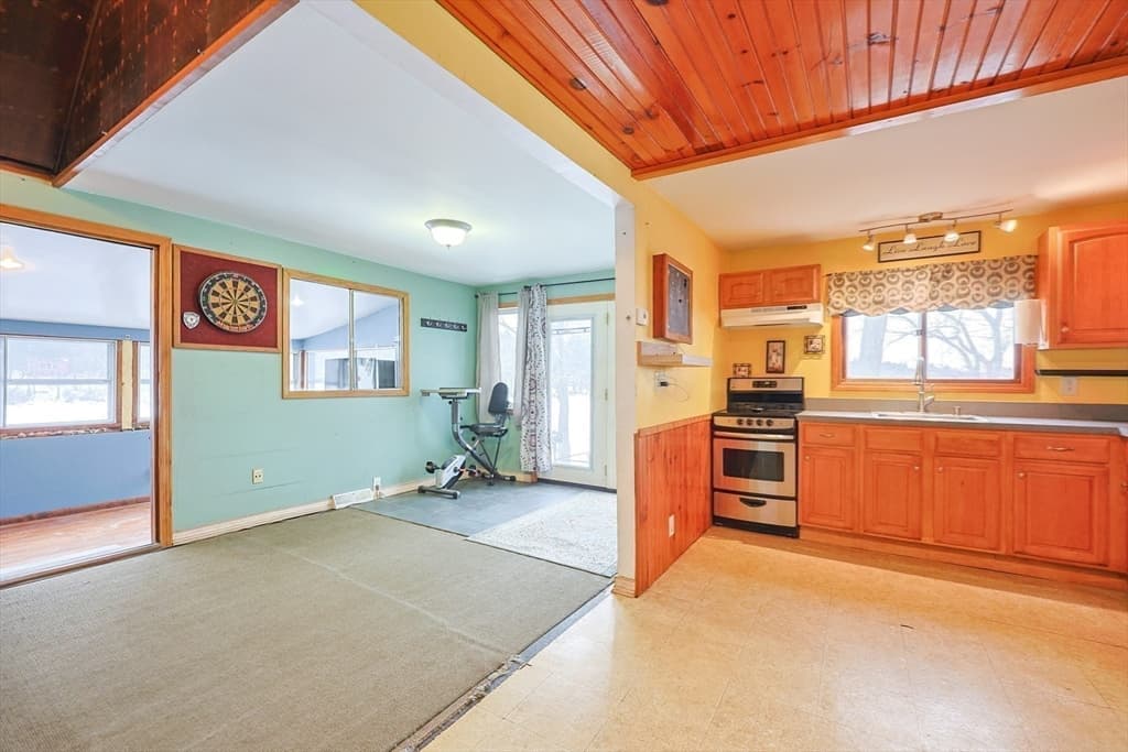 Single Family Residence at 20 Litchfield Ave, Norfolk MA 02056, Norfolk, photo 14 of 33