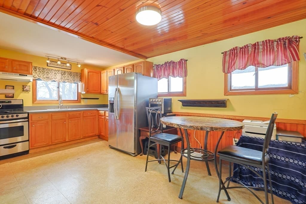 Single Family Residence at 20 Litchfield Ave, Norfolk MA 02056, Norfolk, photo 8 of 33