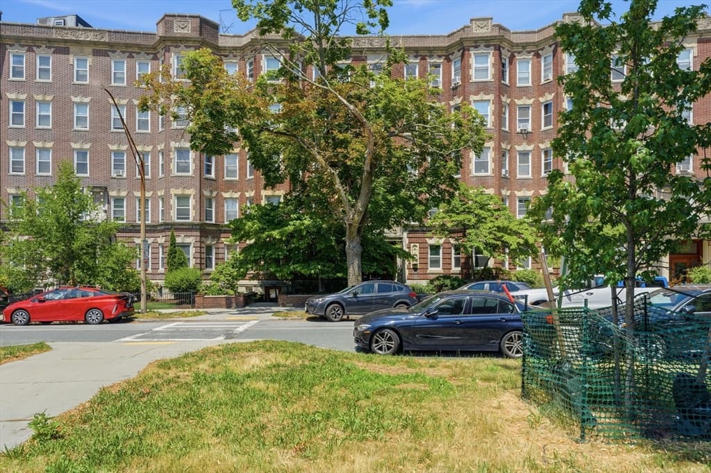 Condominium at 131 Park Drive # 44, Boston MA 02215, Boston, photo 2 of 19