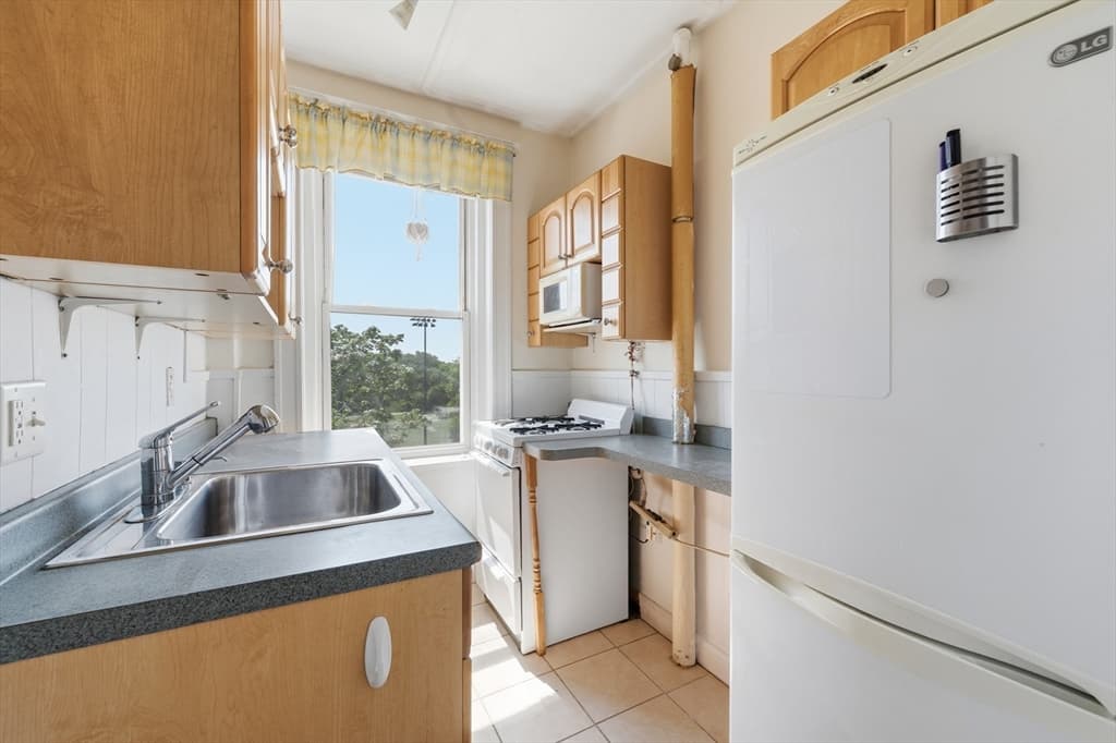 Condominium at 131 Park Drive # 44, Boston MA 02215, Boston, photo 13 of 19