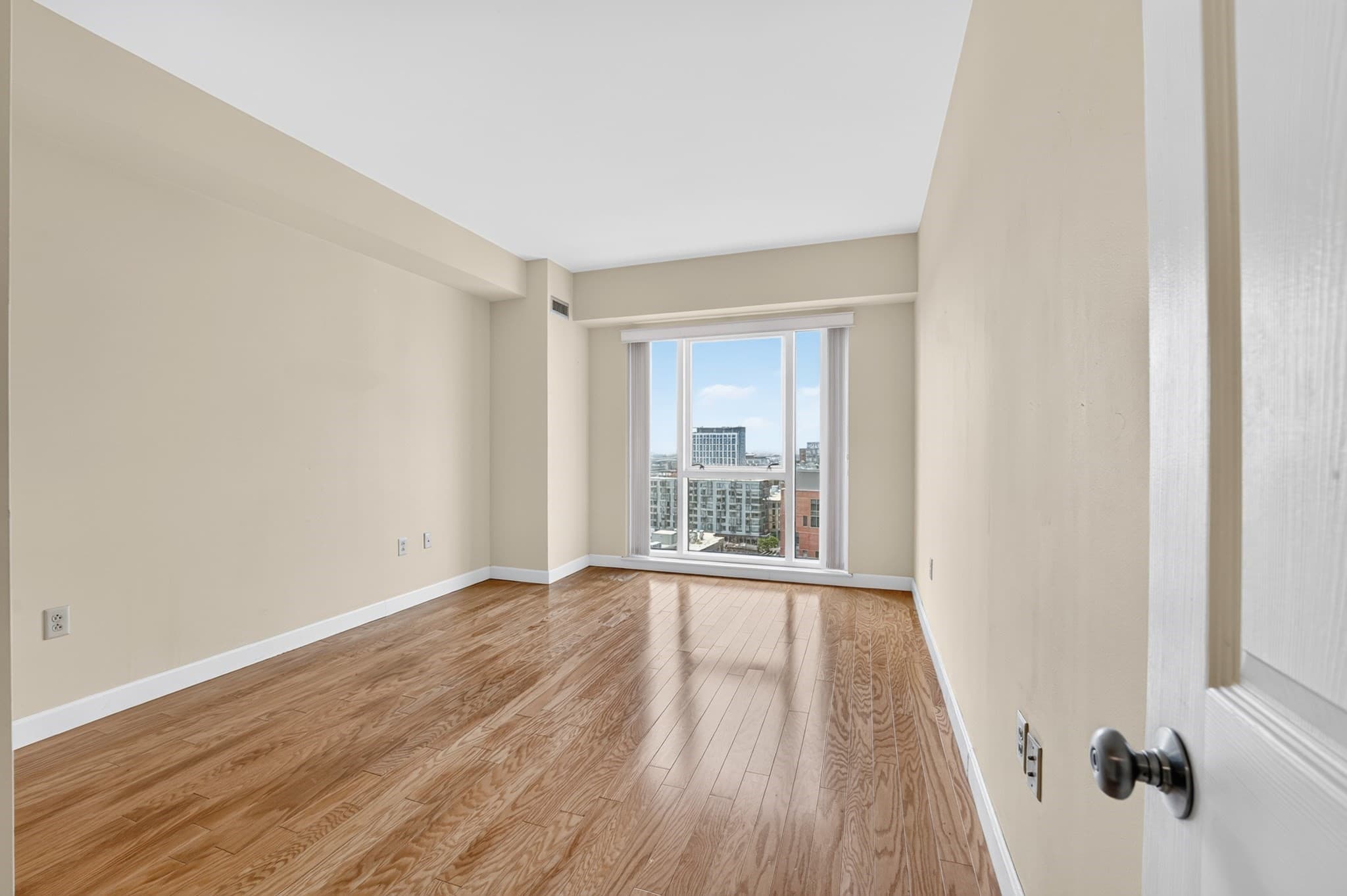 Condominium at 1 Nassau # 1607, Boston MA 02111, photo 8 of 24