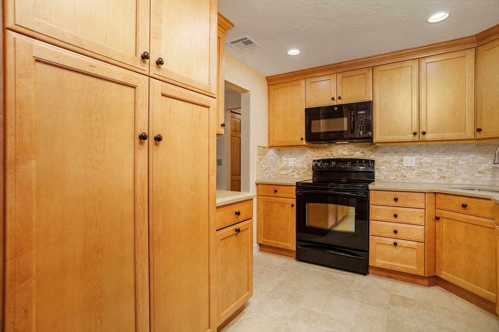 212 Ridgefield Cir # 212B, Clinton MA 01510 photo 4