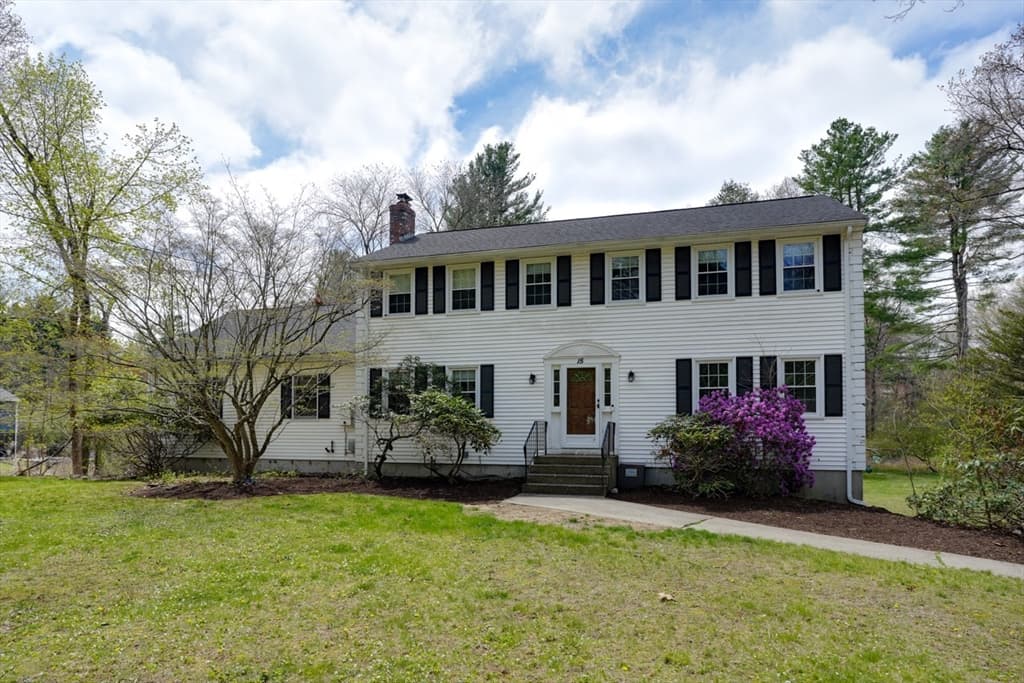 15 Bullard St, Holliston MA 01746