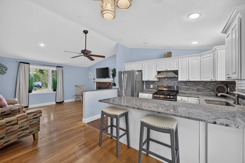 545 Lincoln Rd Ext, Barnstable MA 02601 photo 11