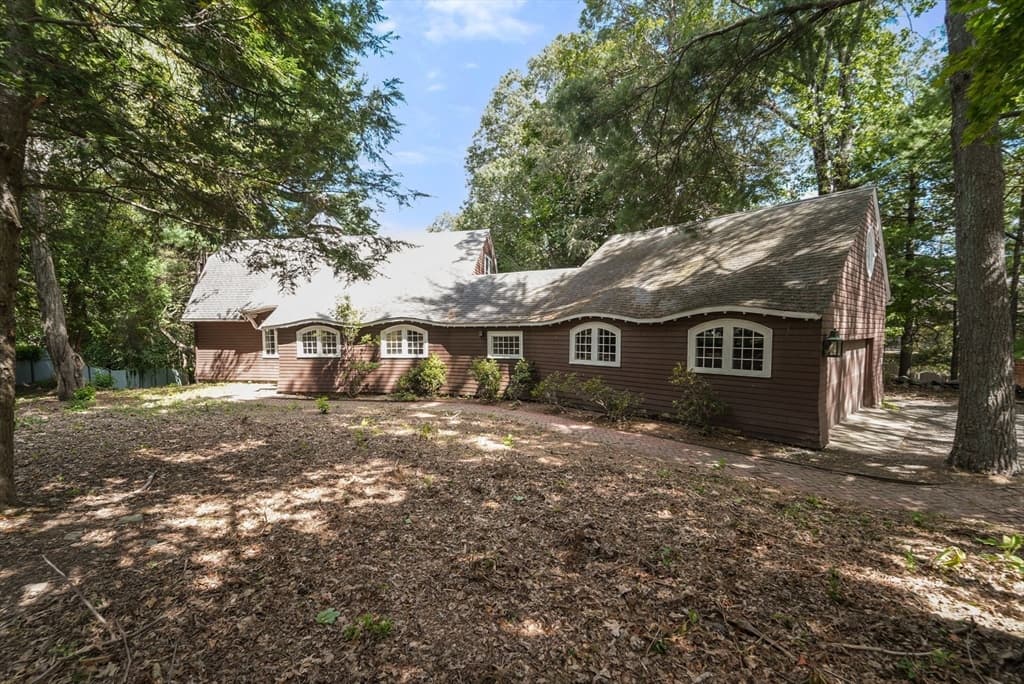 136 Dudley Rd, Newton MA 02459