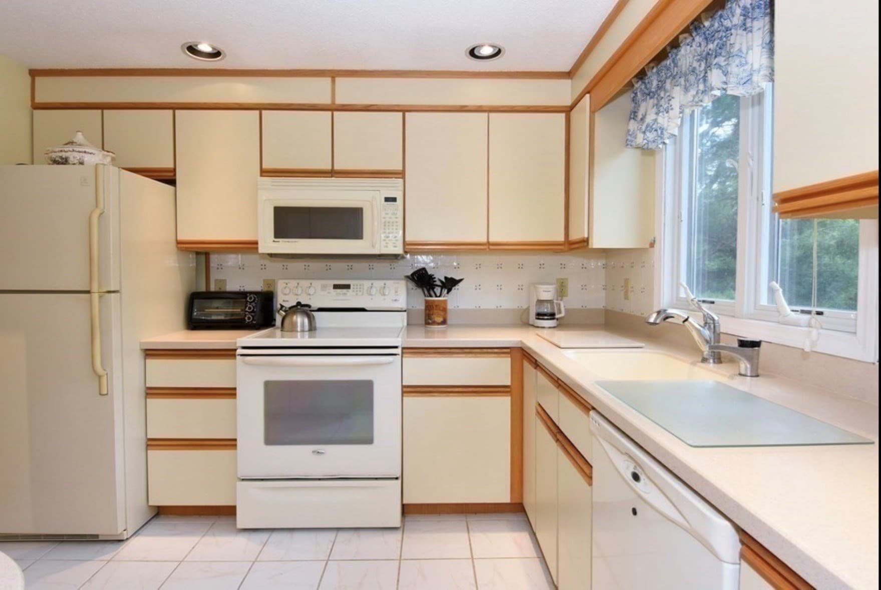 Condominium at 191 Brickett Hill Circle # 191, Haverhill MA 01830, photo 2 of 26
