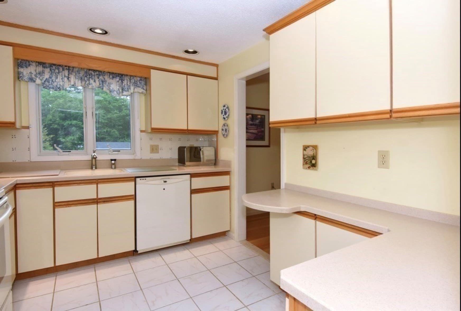 Condominium at 191 Brickett Hill Circle # 191, Haverhill MA 01830, photo 4 of 26