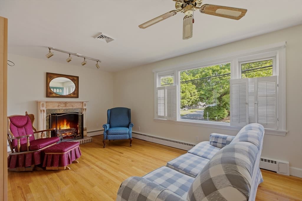Single Family Residence at 1443 Bedford St, Fall River MA 02723, photo 6 of 34