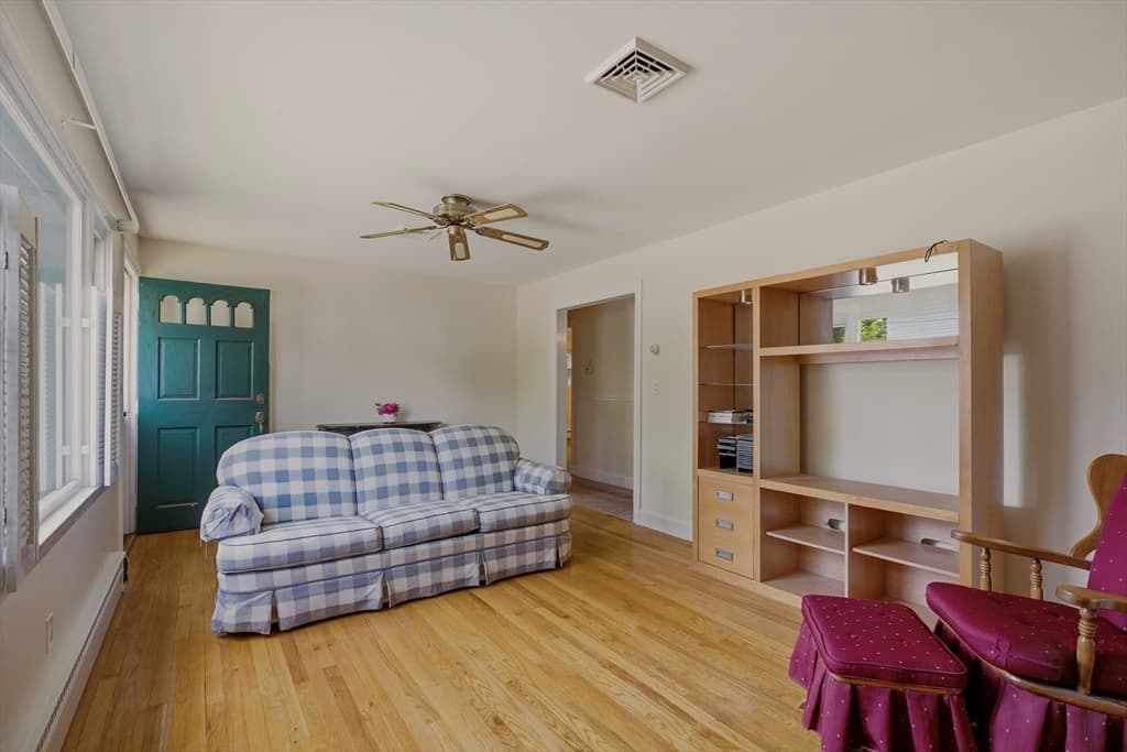 Single Family Residence at 1443 Bedford St, Fall River MA 02723, photo 7 of 34