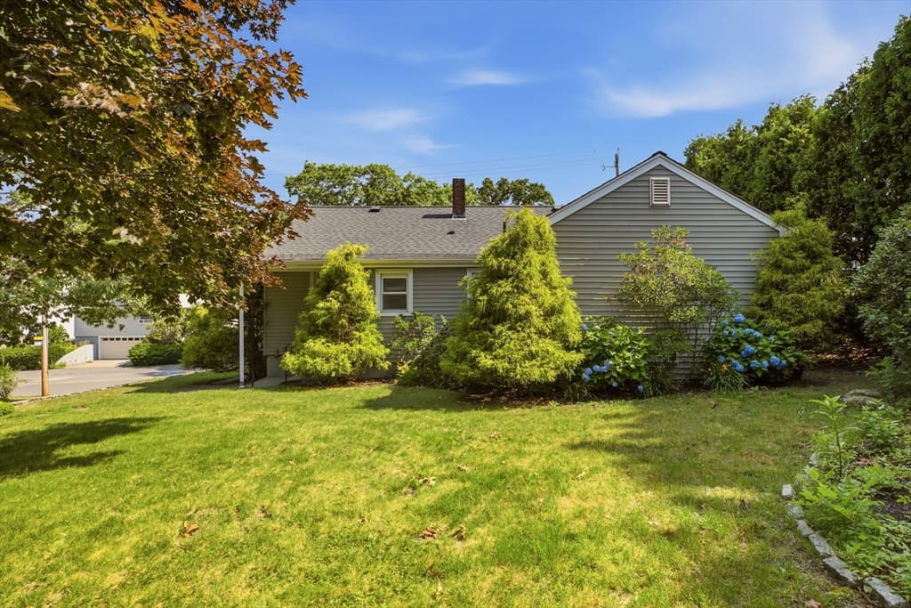 Single Family Residence at 1443 Bedford St, Fall River MA 02723, photo 32 of 34