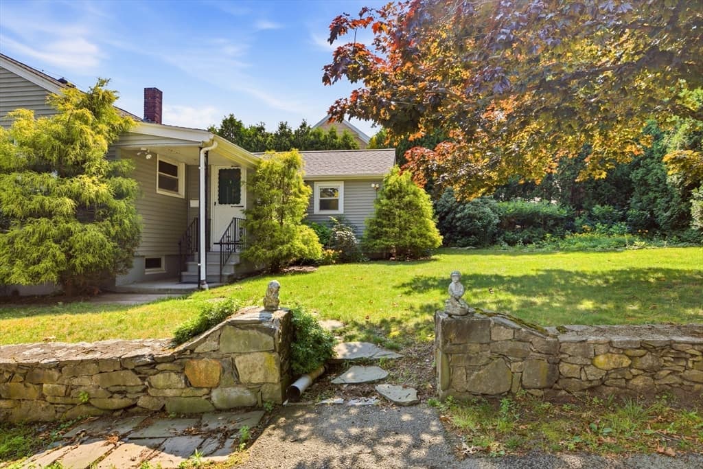 1443 Bedford St, Fall River MA 02723