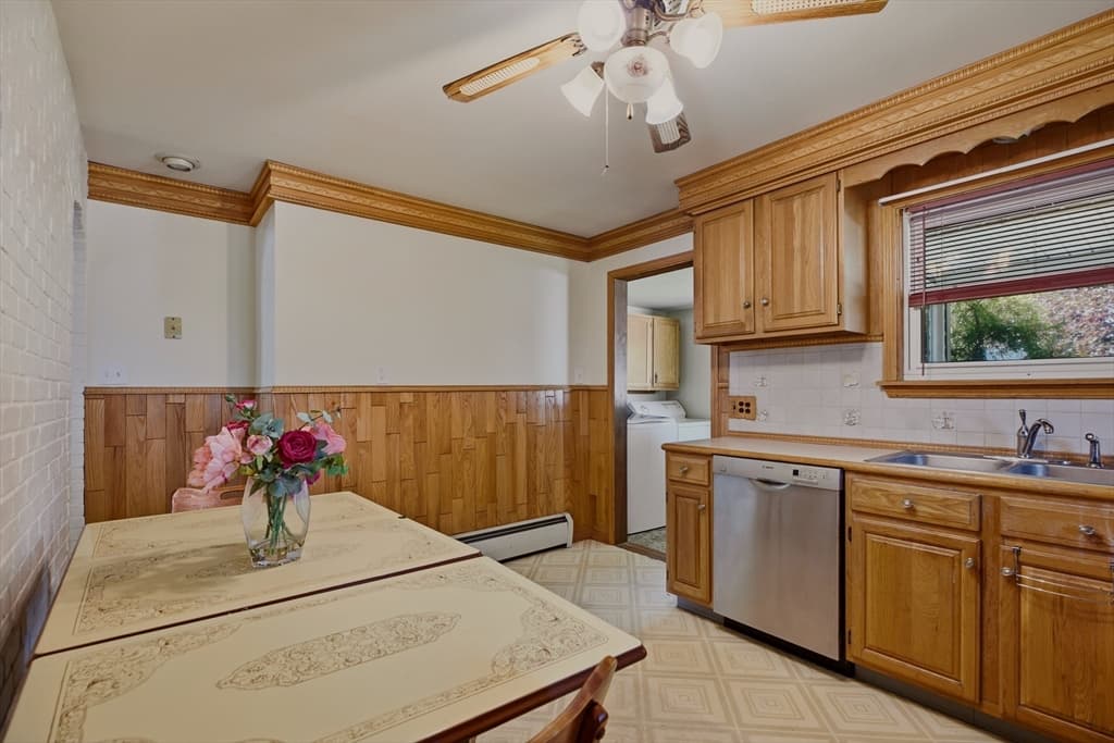 Single Family Residence at 1443 Bedford St, Fall River MA 02723, photo 14 of 34