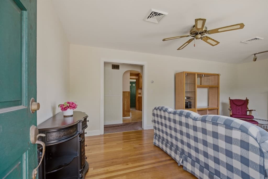 Single Family Residence at 1443 Bedford St, Fall River MA 02723, photo 4 of 34