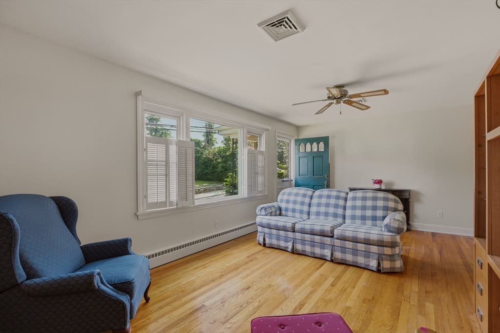 Single Family Residence at 1443 Bedford St, Fall River MA 02723, photo 8 of 34