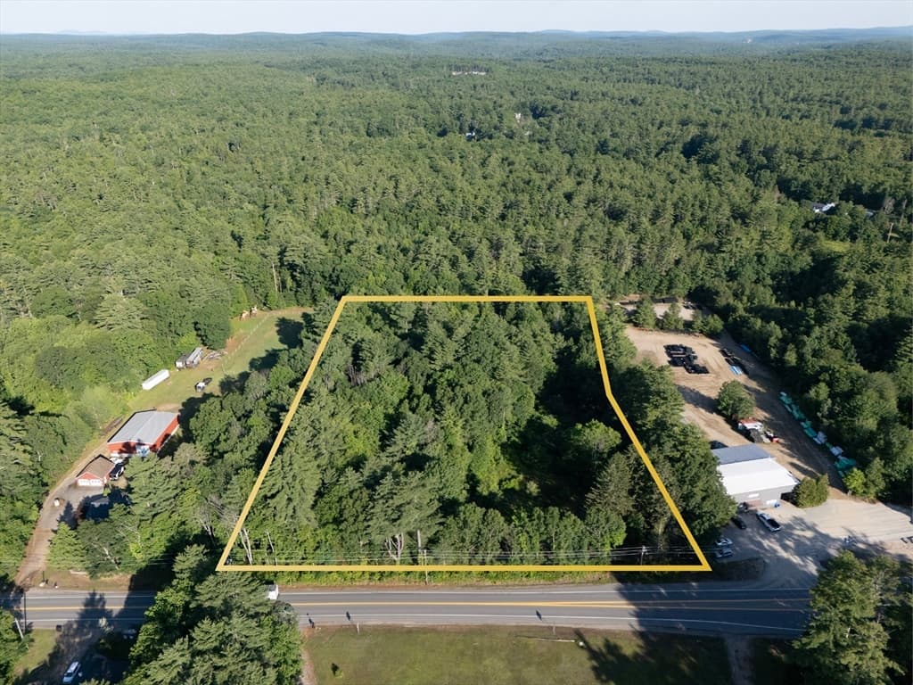 3 Chester Rd, Raymond NH 03077