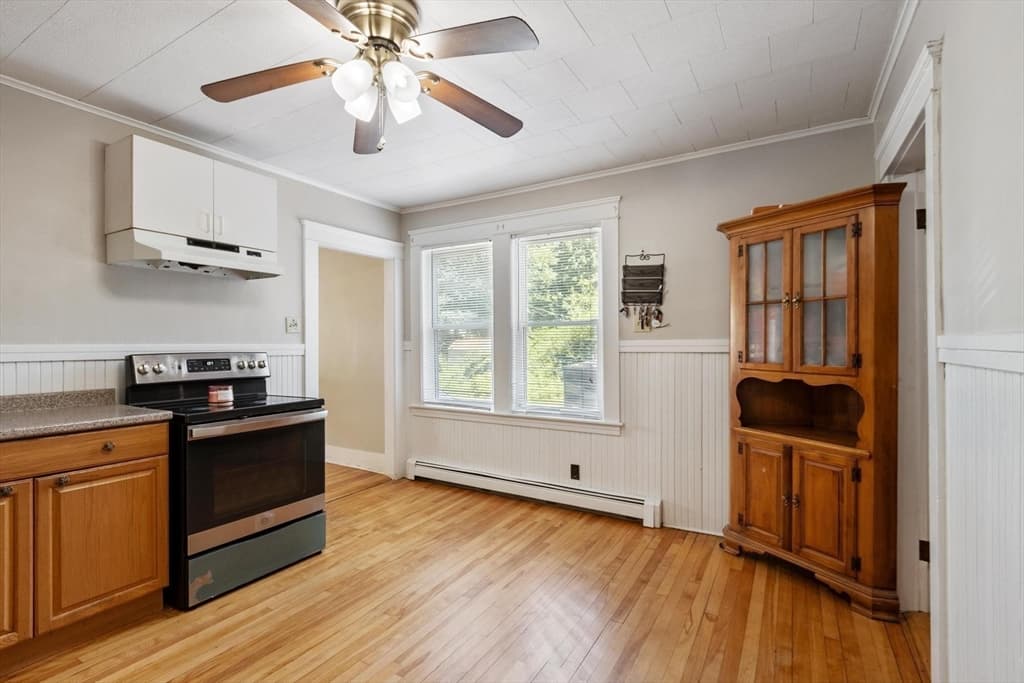 Single Family Residence at 10 Birch Ave, Holden MA 01520, Holden, photo 11 of 42