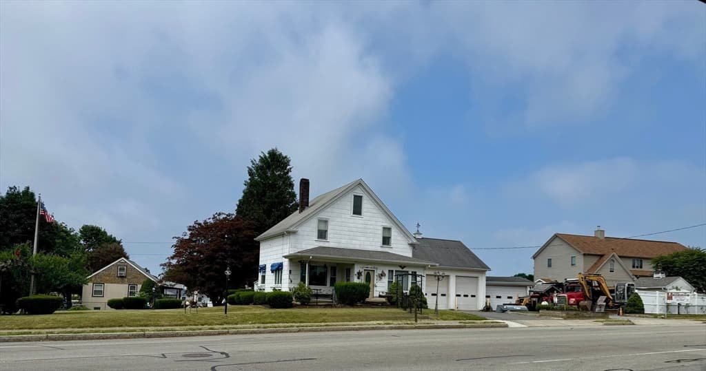 318 Alden Rd, Fairhaven MA 02719 photo 3