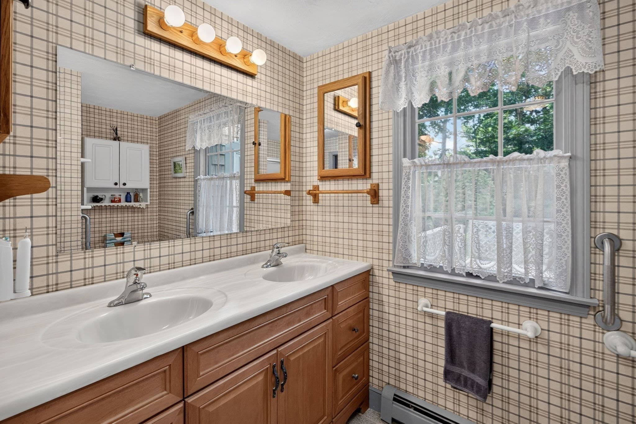 Single Family Residence at 442 Flint St, Barnstable MA 02648, photo 7 of 41
