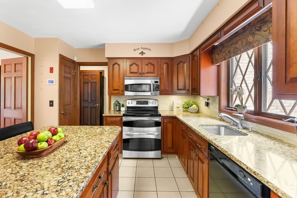 191 Fairway Drive, Seekonk MA 02771 photo 3