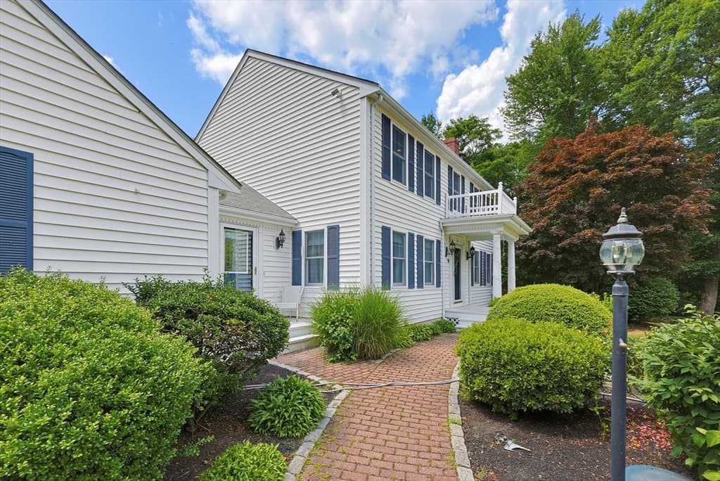 9 Northville Ave, East Bridgewater MA 02333 photo 3