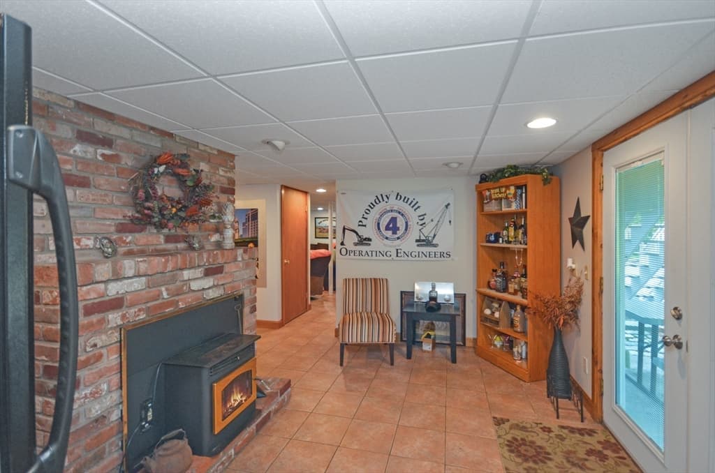 Single Family Residence at 34 Macarthur Dr, Millbury MA 01527, Millbury, photo 33 of 42