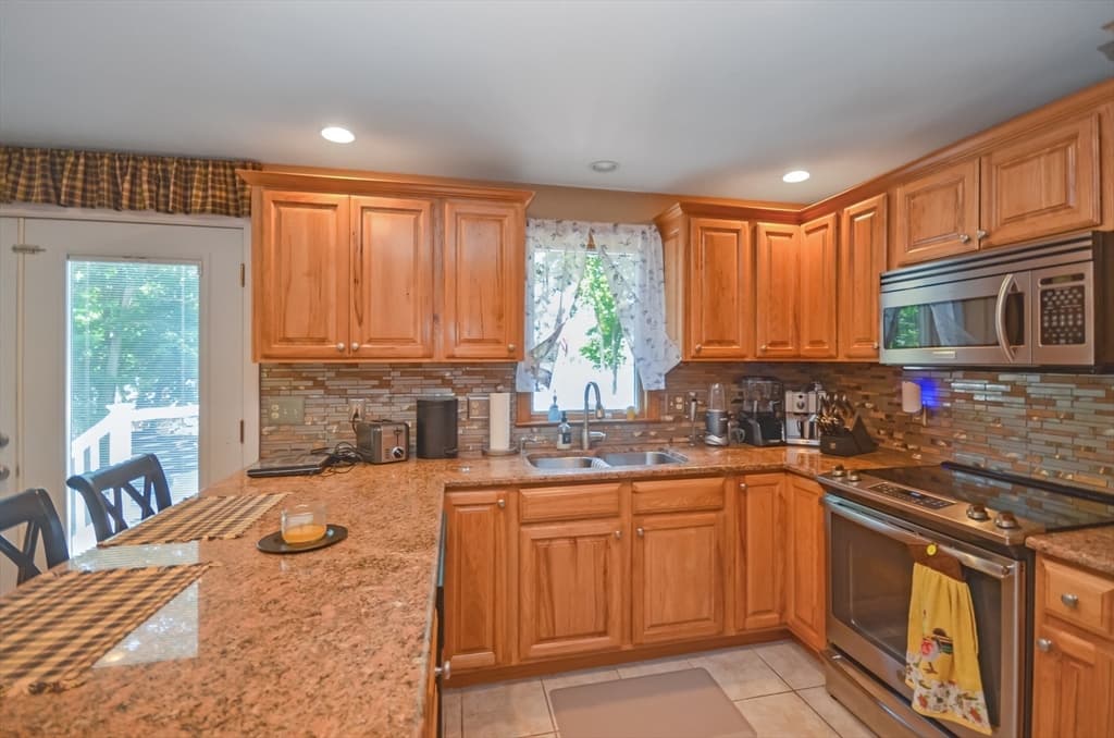 Single Family Residence at 34 Macarthur Dr, Millbury MA 01527, Millbury, photo 19 of 42