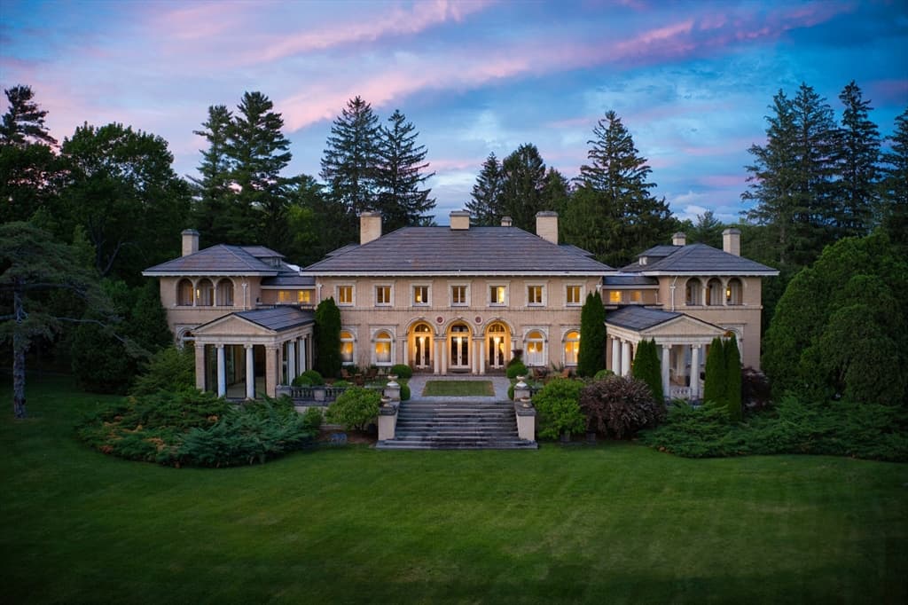 11 Hawthorne, Stockbridge MA 01262