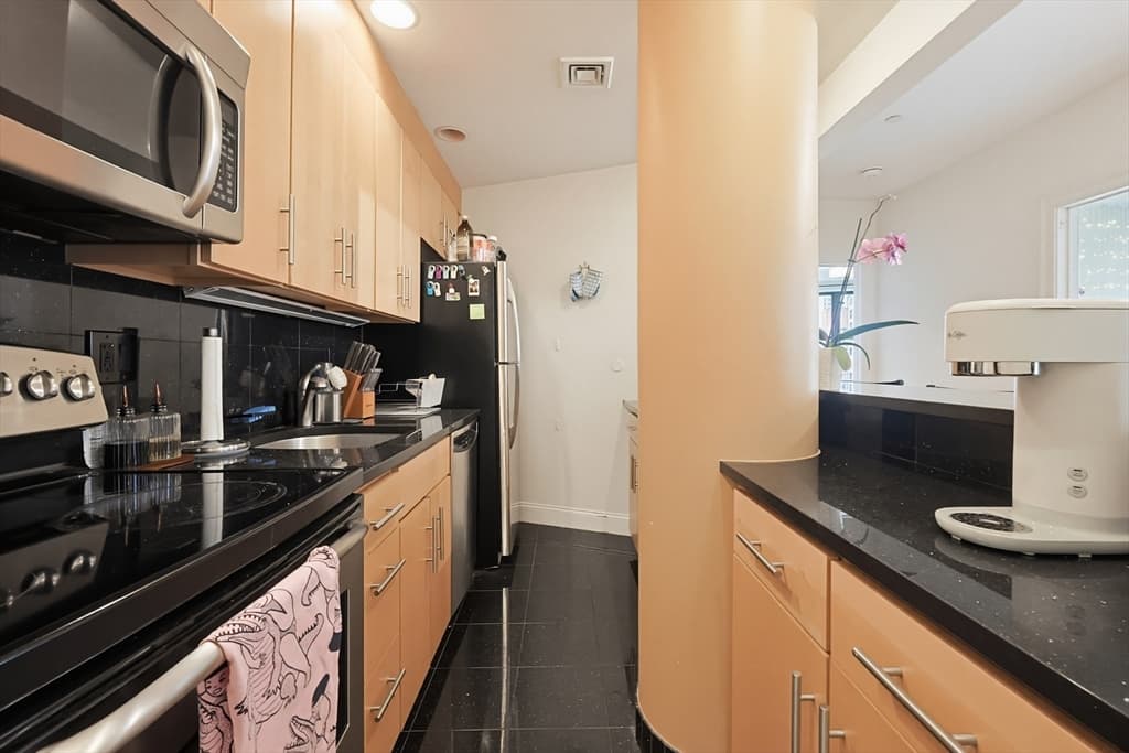 Condominium at 42 Beach St # 6B, Boston MA 02111, Boston, photo 6 of 18
