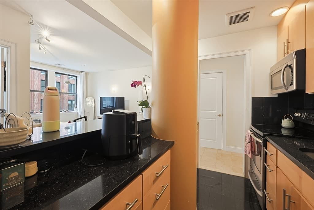 Condominium at 42 Beach St # 6B, Boston MA 02111, Boston, photo 7 of 18