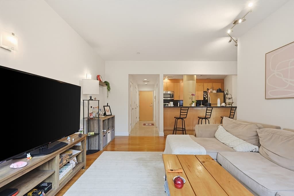 Condominium at 42 Beach St # 6B, Boston MA 02111, Boston, photo 3 of 18