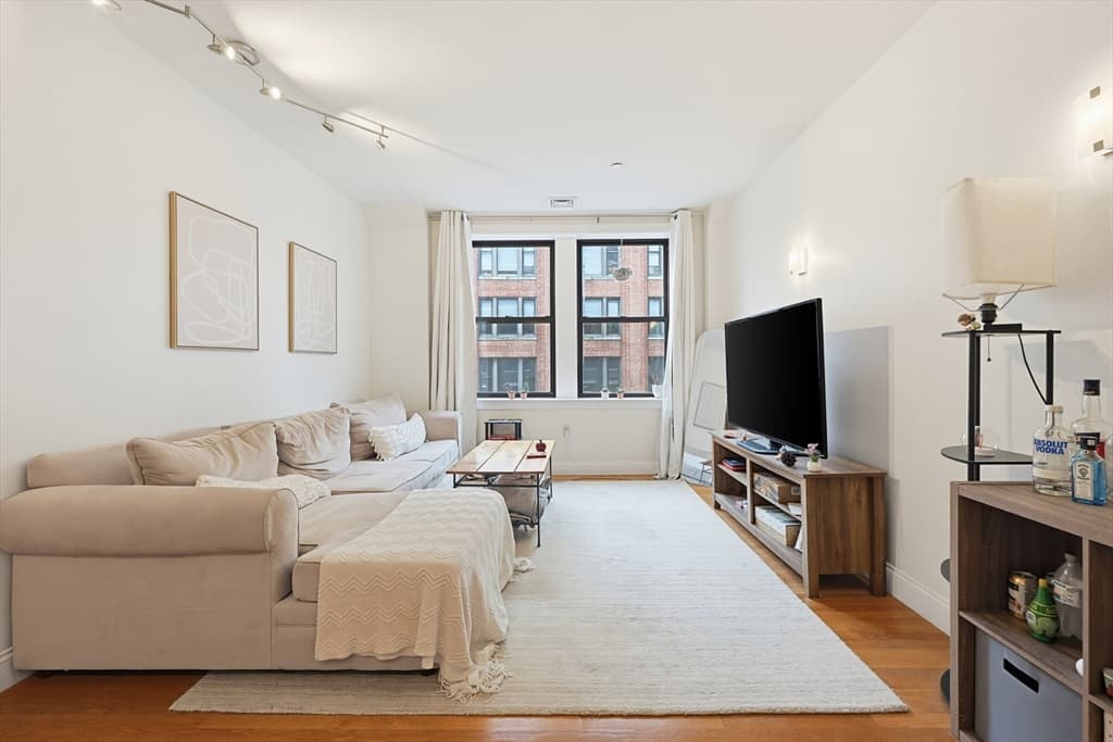 Condominium at 42 Beach St # 6B, Boston MA 02111, Boston, photo 4 of 18