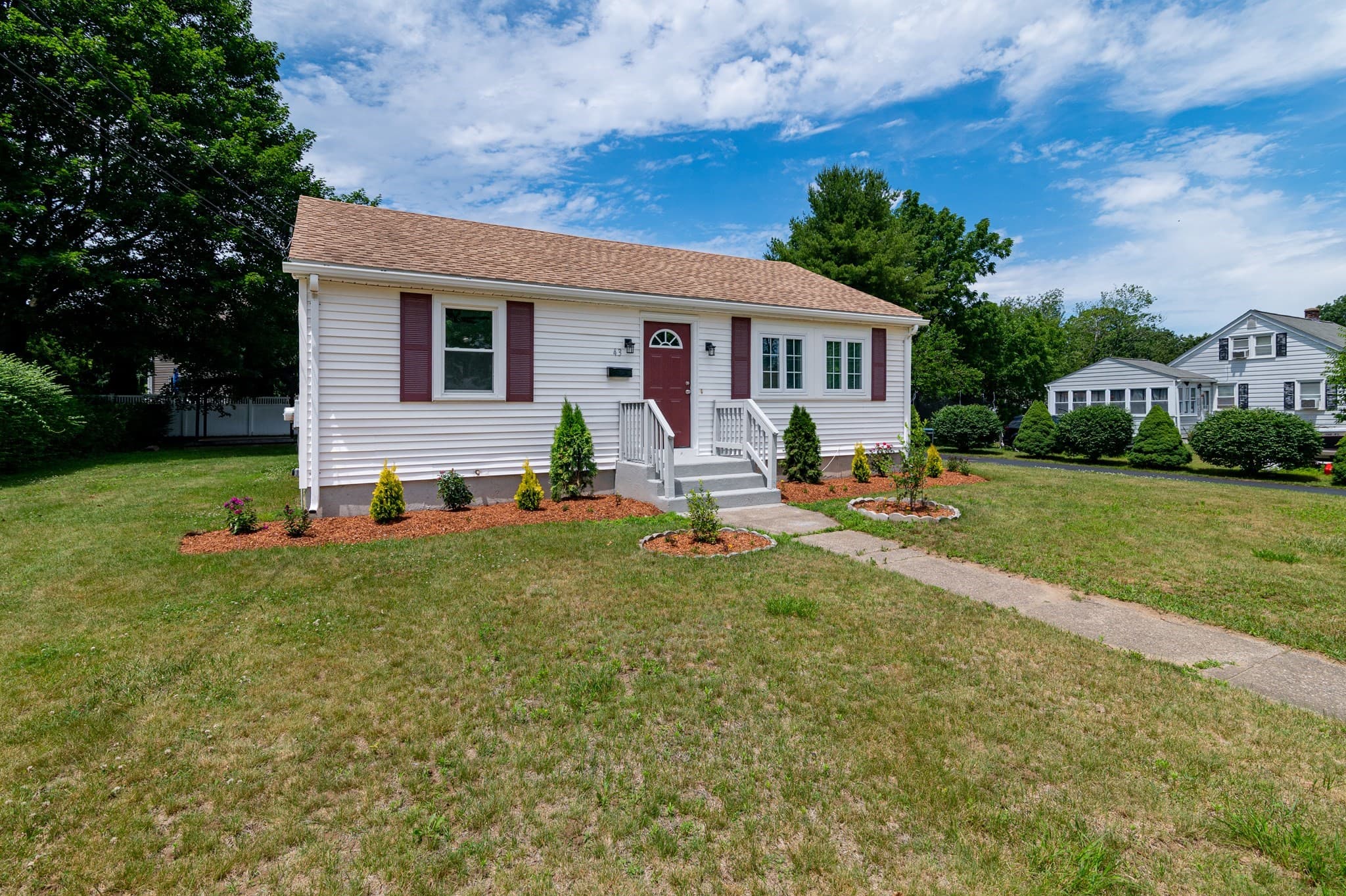 Single Family Residence at 43 Chestnut Avenue, Auburn MA 01501, photo 3 of 30