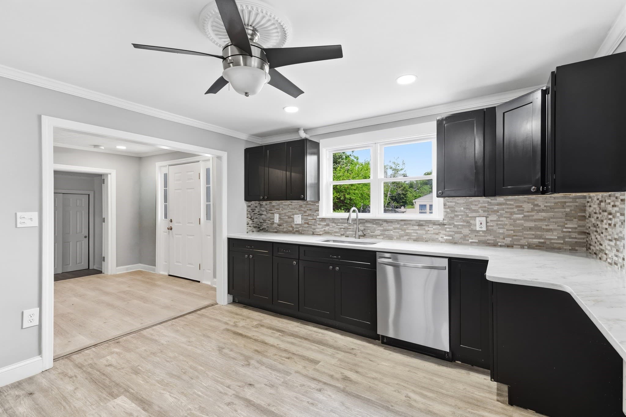 Single Family Residence at 43 Chestnut Avenue, Auburn MA 01501, photo 9 of 30