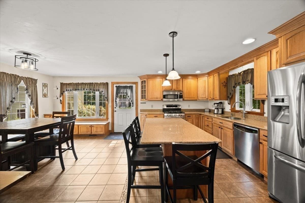 Single Family Residence at 20 Worcester Street, Taunton MA 02780, photo 5 of 42