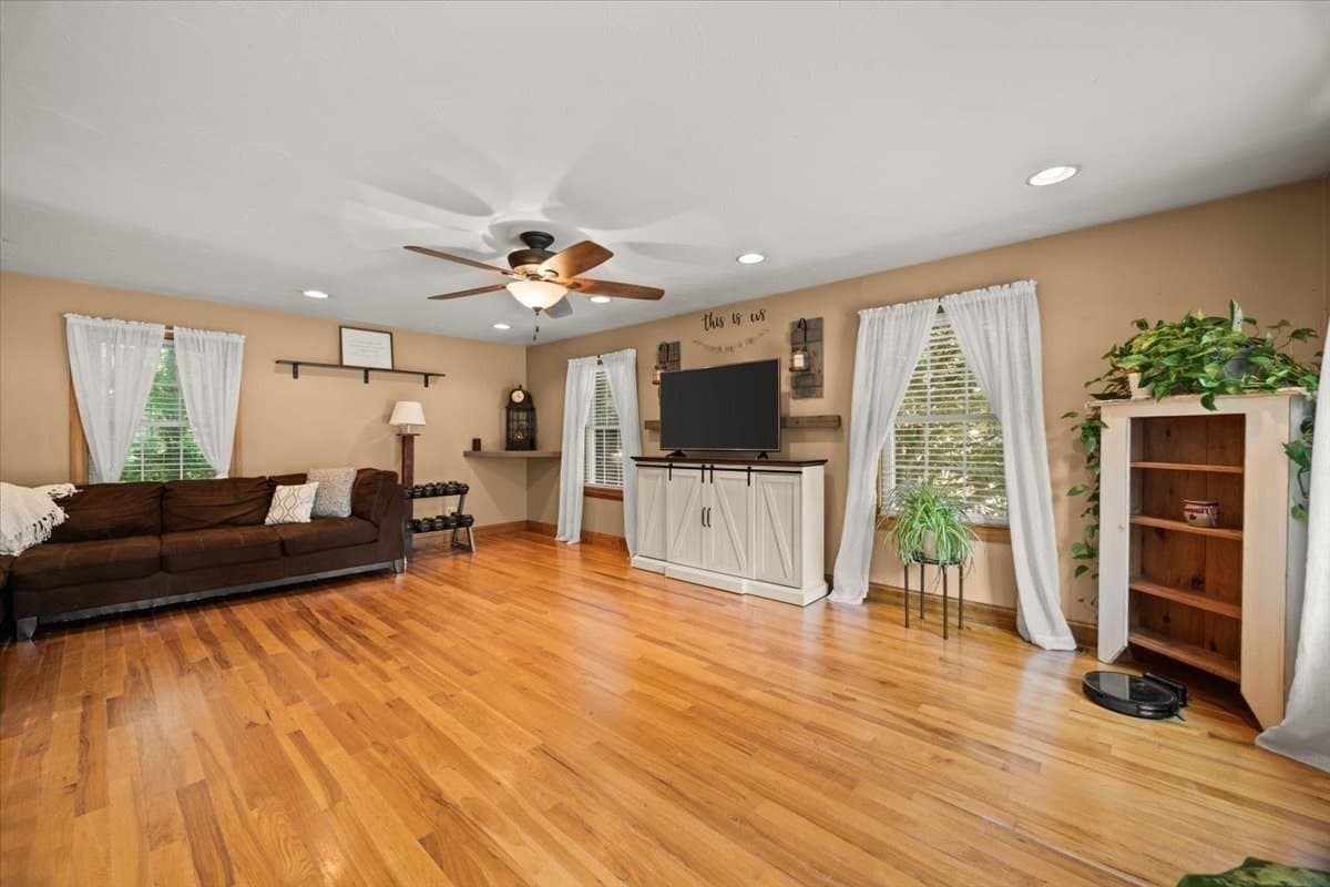 Single Family Residence at 20 Worcester Street, Taunton MA 02780, photo 9 of 42