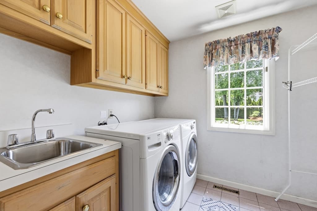 1051 Converse St, Longmeadow MA 01106 photo 15