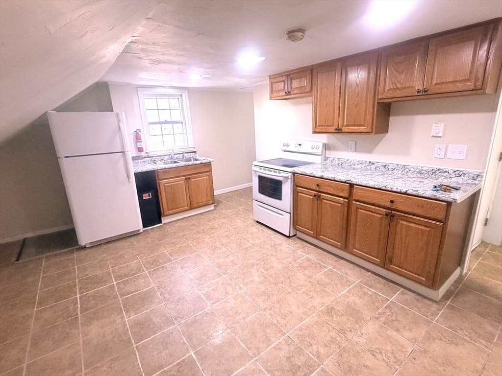 43 Hamilton St # 25, Leominster MA 01453 photo 5