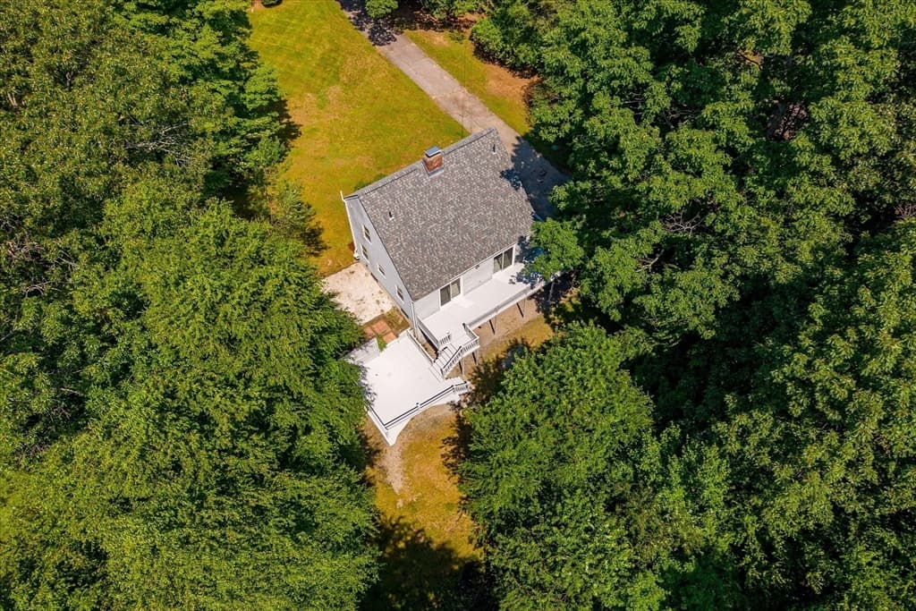 Single Family Residence at 37 Breakneck Rd, Sturbridge MA 01566, Sturbridge, photo 36 of 39